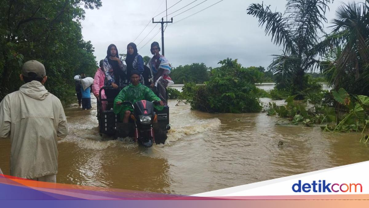 Usaha Korban Banjir Pandeglang Sediakan Jasa 'Ojek Tossa' untuk Cari Cuan