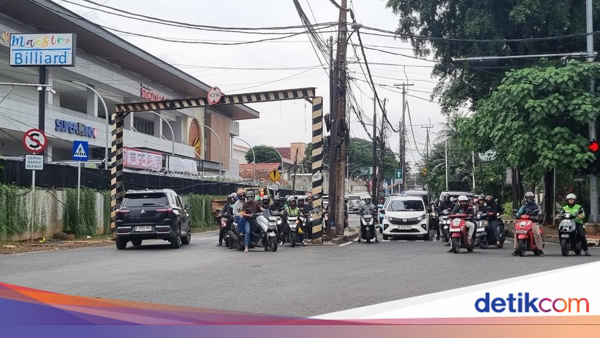 Ramai Pengendara Lawan Arah di Lebak Bulus, Bikin Macet-Rawan Kecelakaan