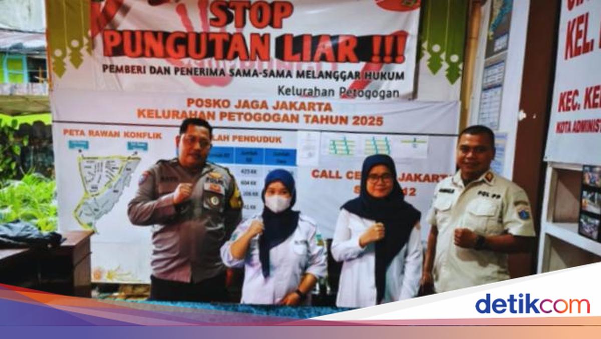 Siaga Banjir, Polres Jaksel Sinergi Kelurahan-Warga di Posko Petogogan