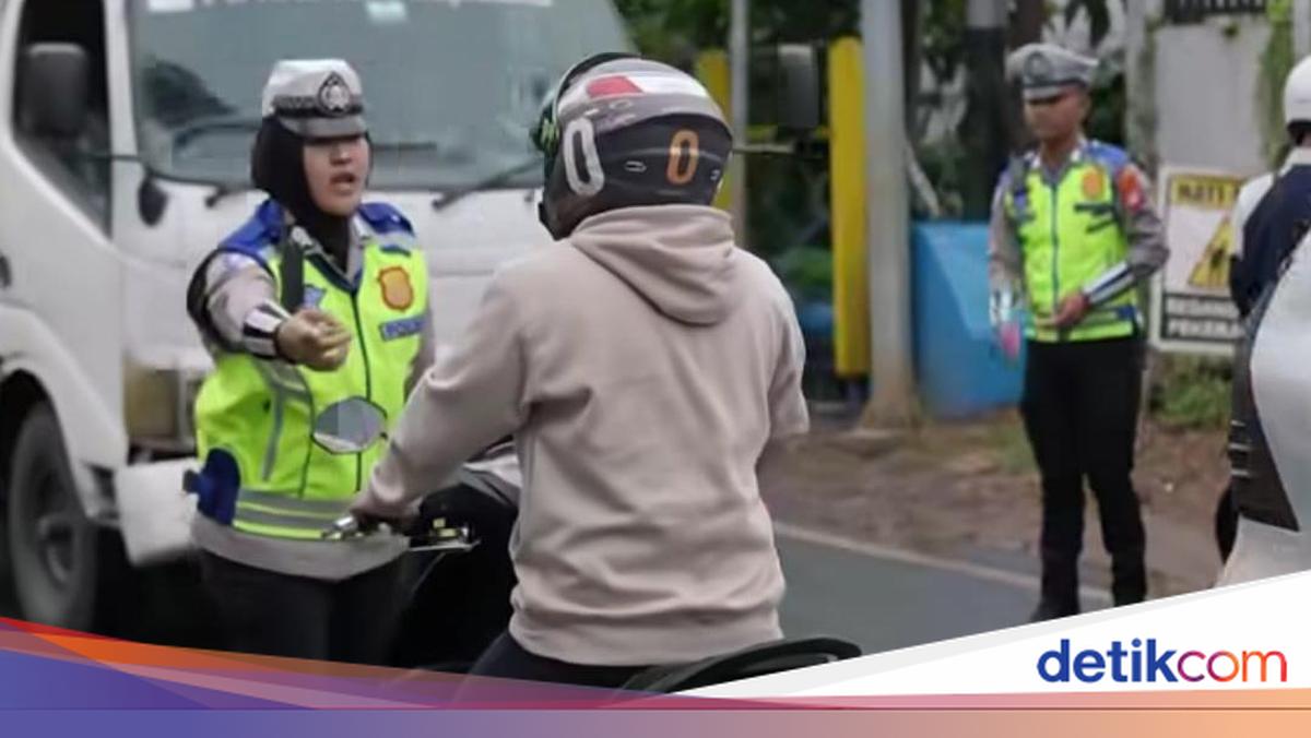 Polisi 'Pelototi' Jalan Lebak Bulus Tiap Hari Cegah Pengendara Lawan Arah