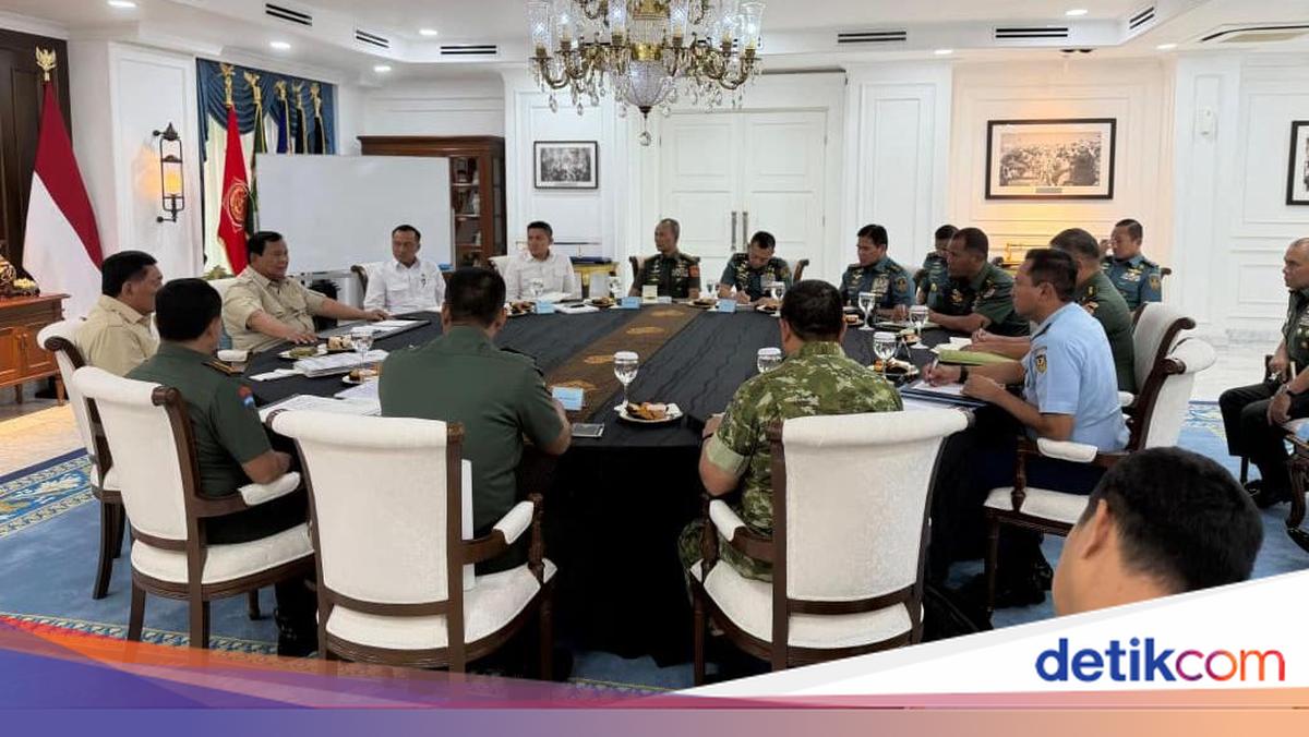 Prabowo Rapat Rutin dengan Pimpinan TNI, Beri Arahan soal Strategi Pertahanan