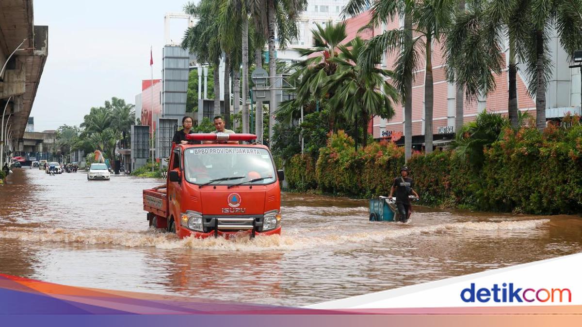 4 RT dan 12 Ruas Jalan di Jakut Masih Terendam Banjir Malam ini