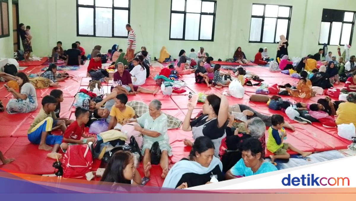 Kemensos Bangun Dapur Umum & Kirim Bantuan ke Korban Banjir Pekalongan