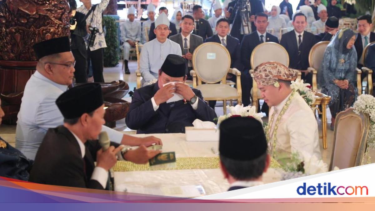 Tangis Haru Prabowo Saat Jadi Saksi Pernikahan Sekprinya