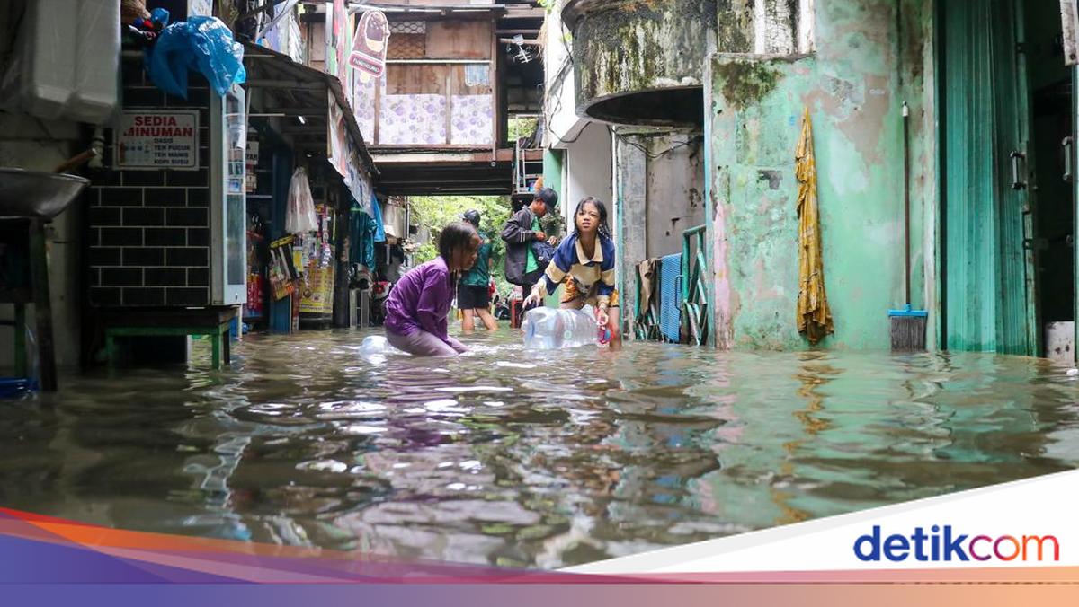 Seluruh Pompa Dikerahkan untuk Sedot Banjir di Jakut
