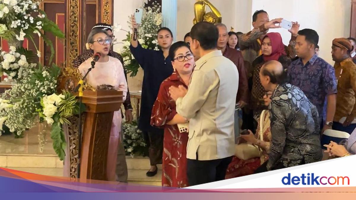 Kemenbud Serahkan SK Tedjowulan Plt Keraton Solo, Pihak PB XIV Purbaya Protes