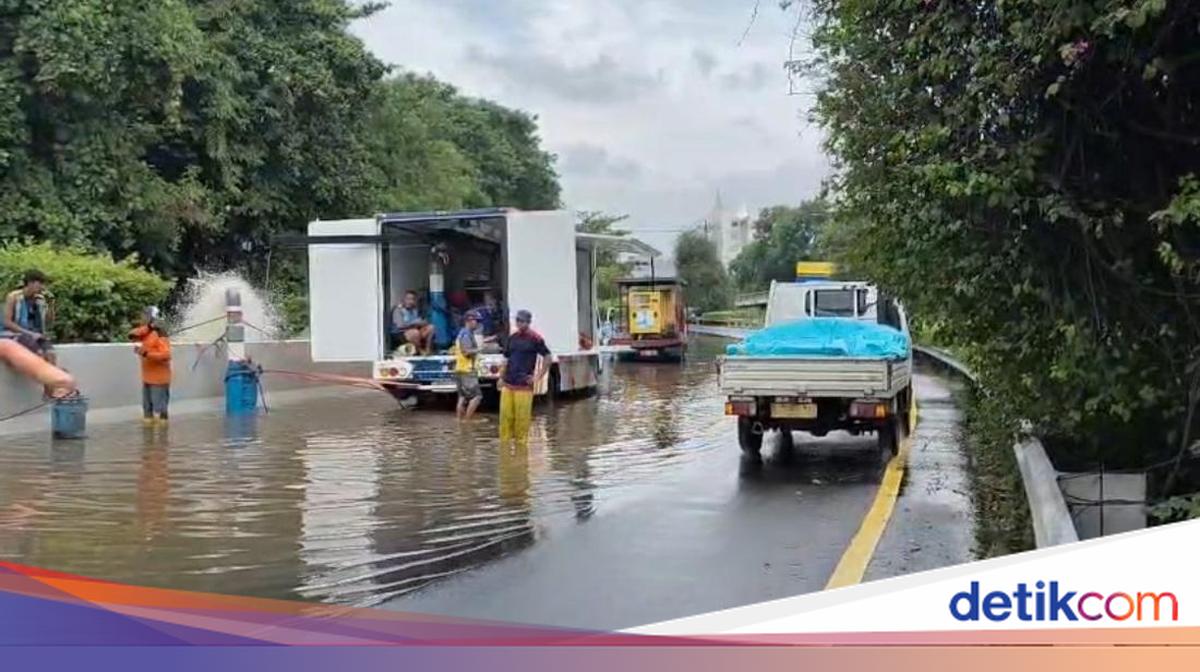 Pompa Dikerahkan untuk Sedot Banjir di Tol Bandara Soetta