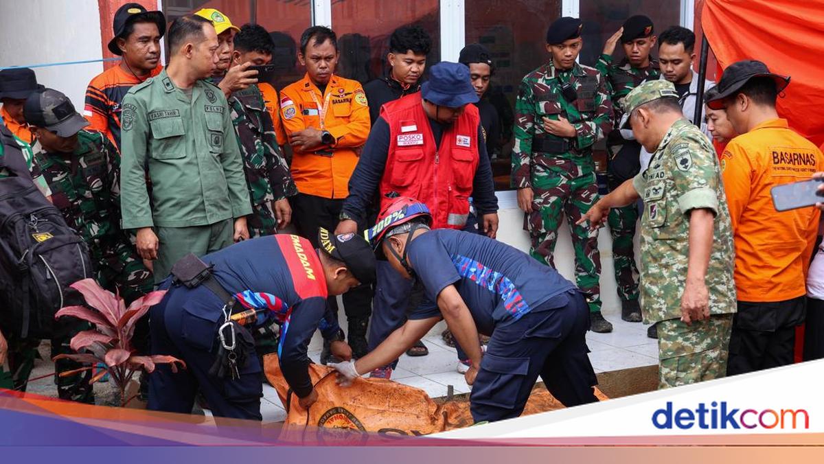 Cuaca Buruk, 1 Jenazah Pesawat ATR 42-500 Dievakuasi Via Darat