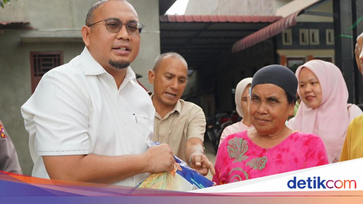 Andre Rosiade Bagikan 1.000 Paket Sembako untuk Warga Pasaman