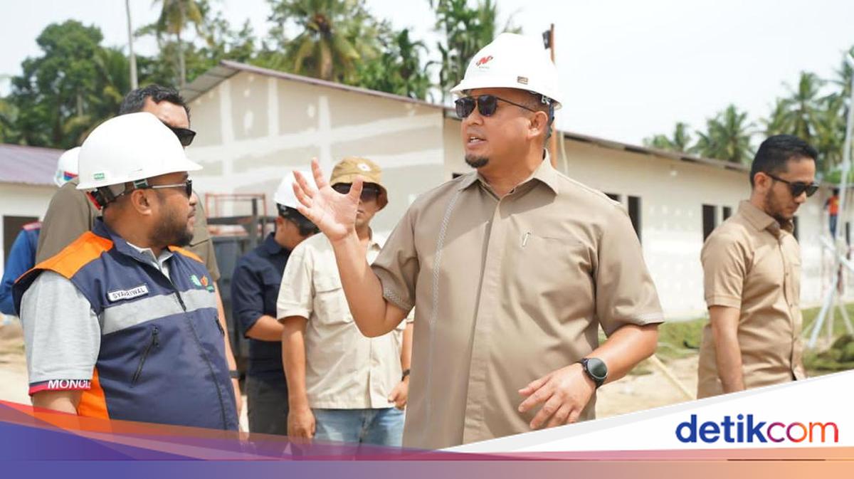 Andre Rosiade Tinjau Huntara Batang Anai, Targetkan Rampung Pekan Ini