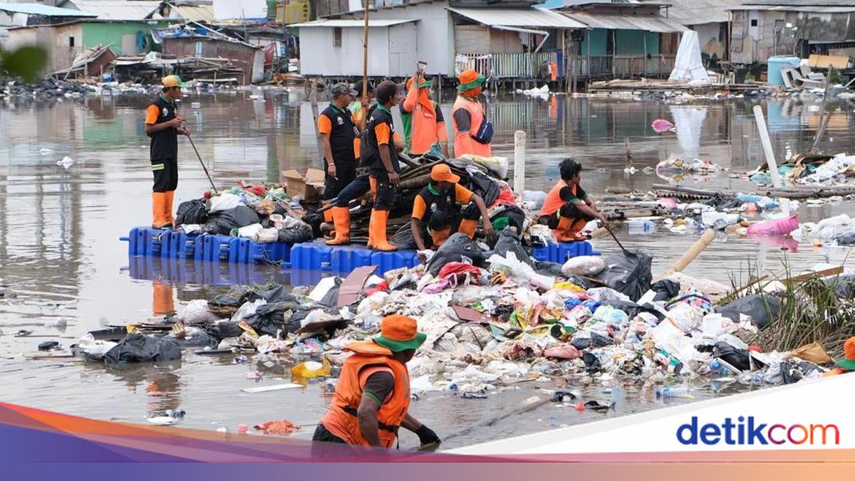 DLH DKI Bakal Proses Hukum Pelaku Buang Sampah Liar di Laut Muara Baru Jakut