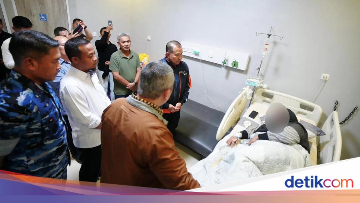 Ibu Kopilot ATR 42-500 Sakit Usai Anaknya Hilang, Dijenguk Menhub-Andi Sudirman