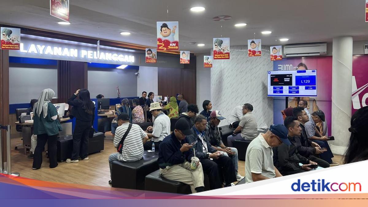 Perjalanan KA Batal Akibat Banjir, Penumpang Carter Mobil Tegal-Jakarta