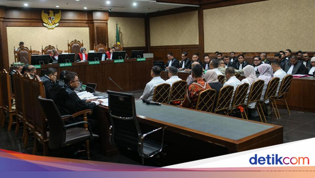 Munarman hingga Aziz Yanuar Jadi Pengacara Eks Wamemaker Noel