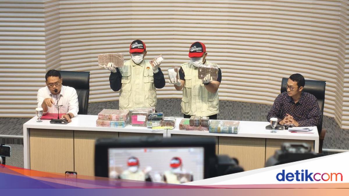 KPK: Duit Pemerasan Rp 2,6 M Bupati Pati Sudewo Disimpan dalam Karung