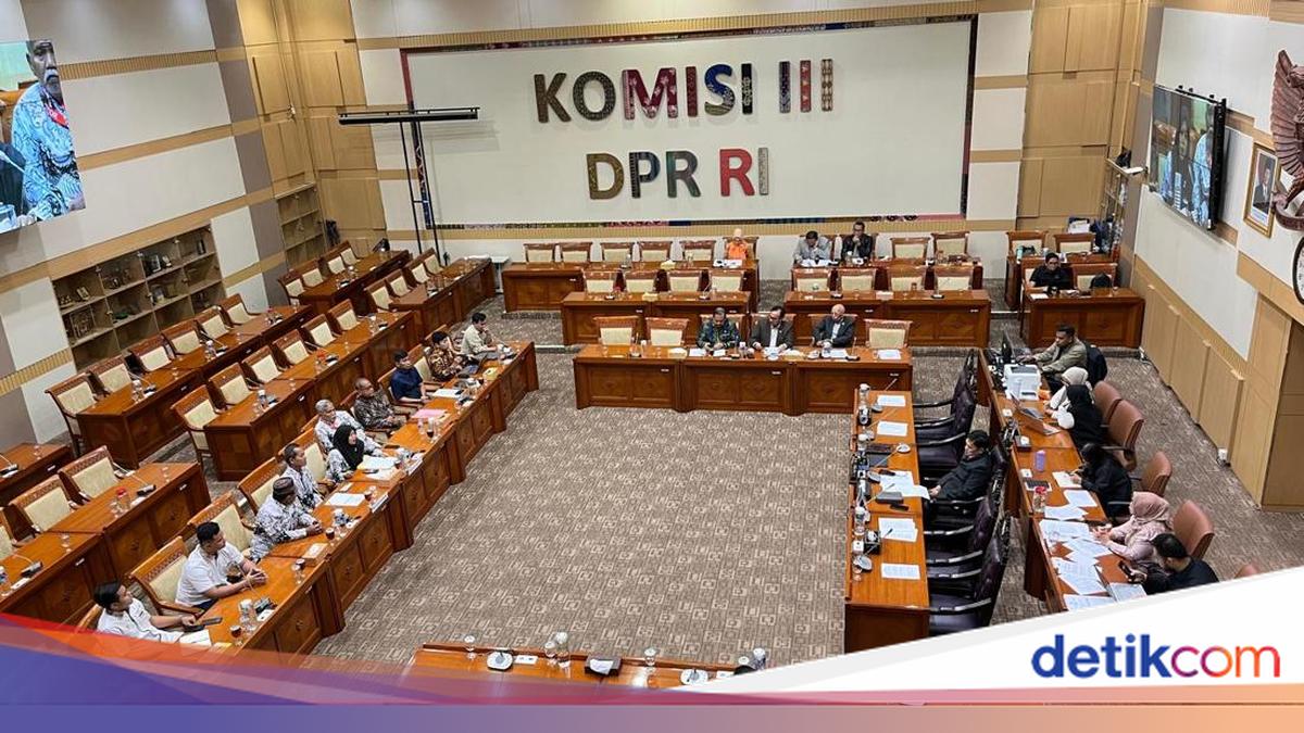 Guru di Jambi Ngadu ke Komisi III DPR Usai Jadi Tersangka Cukur Rambut Siswa
