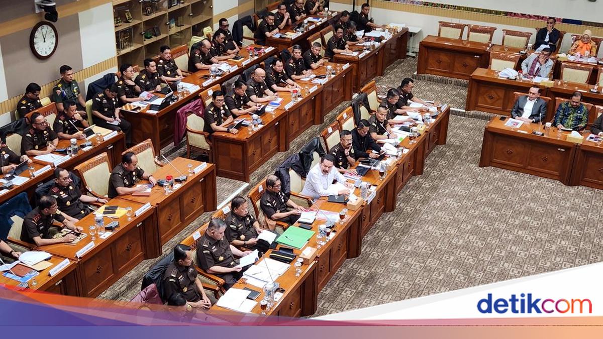 Jaksa Agung Jamin Setop Kasus Guru Cukur Rambut Siswa Jadi Tersangka di Jambi