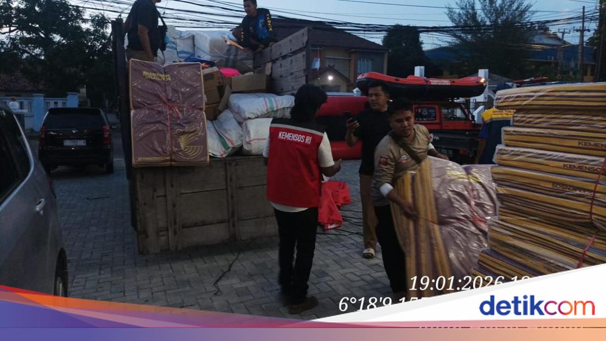 Kemensos Salurkan Bantuan Logistik bagi Korban Banjir Karawang