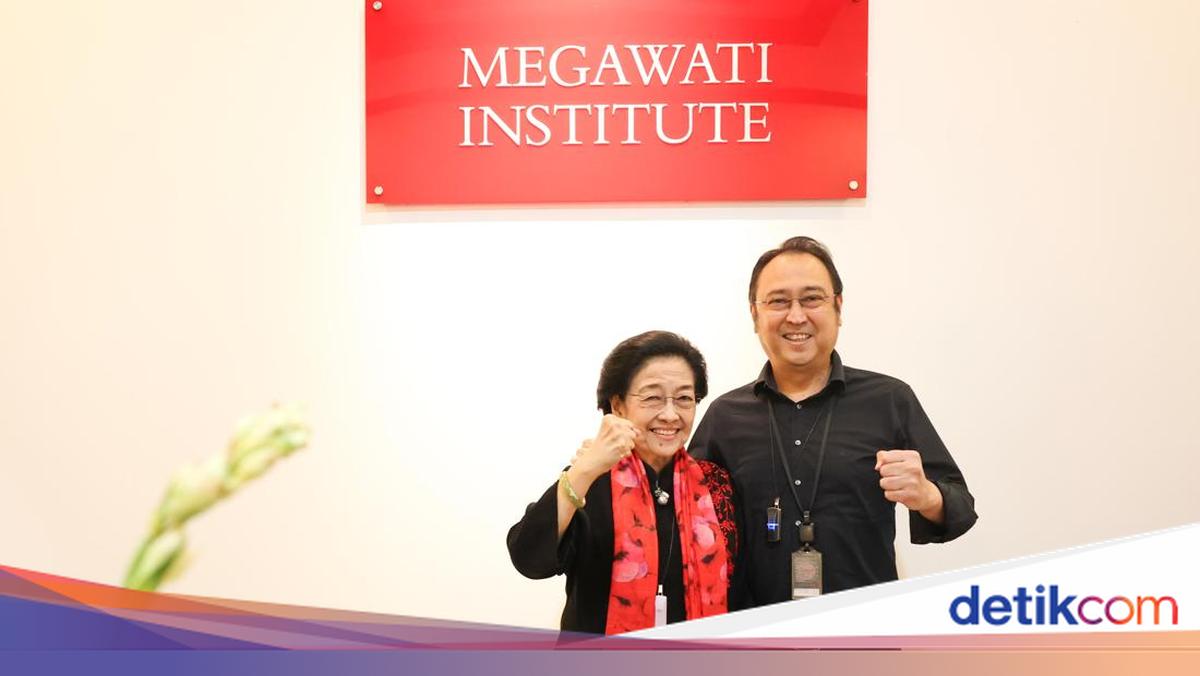 Megawati Cek Kantor Megawati Institute Ditemani Prananda, Sempat Keliling Taman
