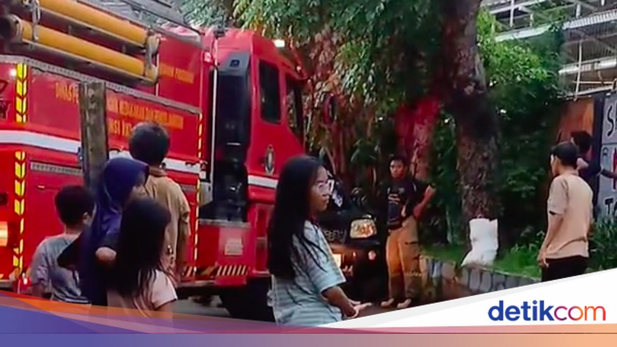 Saat Parkir Liar Bikin Damkar Terhambat ke Lokasi Kebakaran