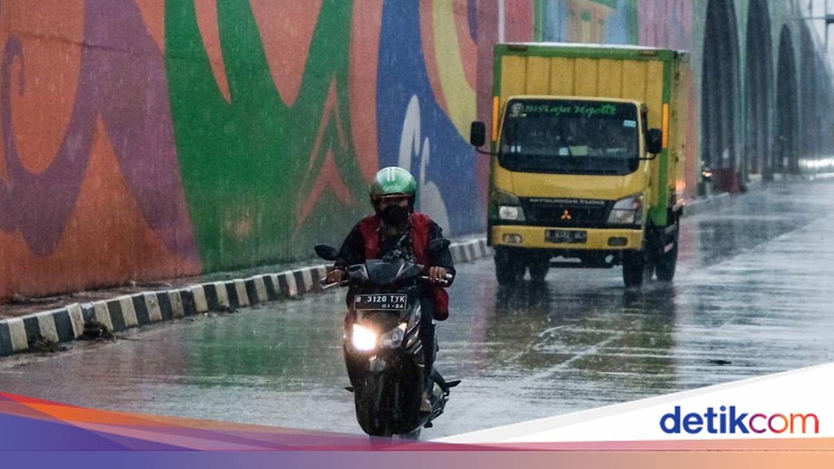 Waspada! Potensi Hujan Lebat di Jawa-Bali saat Mudik Lebaran 2026