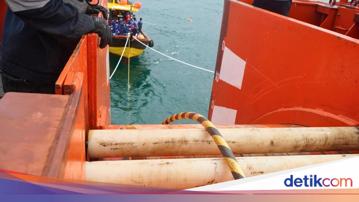 Triasmitra Gelar Kabel Laut Rising 8, Kapasitas Internet RI Capai 400 Tbps