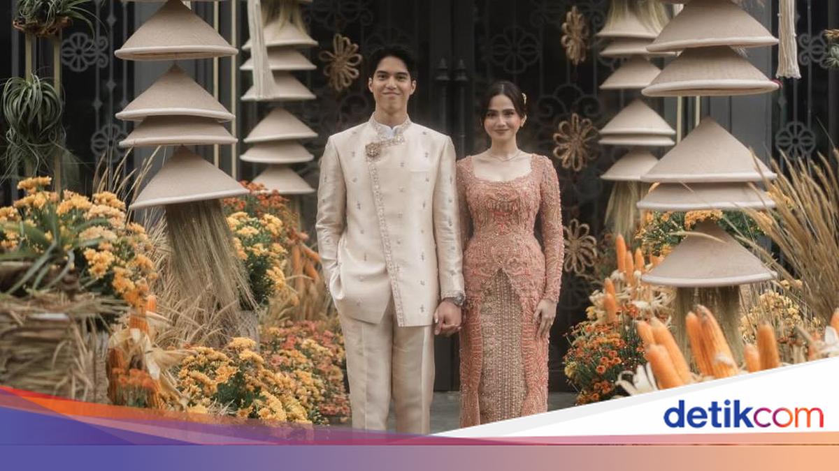 7 Potret Lamaran El Rumi dan Syifa Hadju, Kental Nuansa Romantis ...