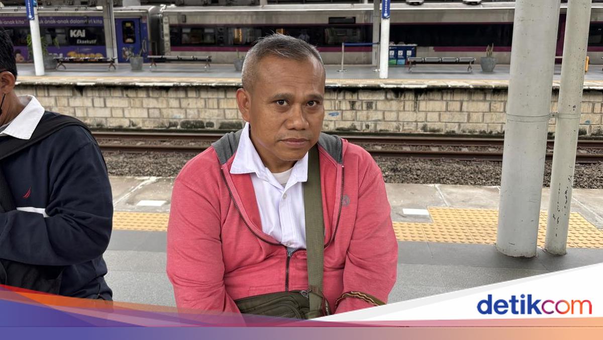 Pekerja Curhat Suka-Duka Musim Hujan, Hadapi Banjir hingga Motor Mogok