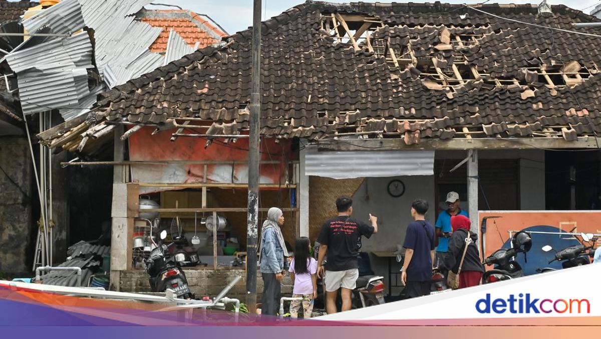 Puting Beliung Terjang Denpasar, Puluhan Rumah dan Tempat Ibadah Rusak Parah Puting Beliung Terjang Denpasar, Puluhan Rumah dan Tempat Ibadah Rusak