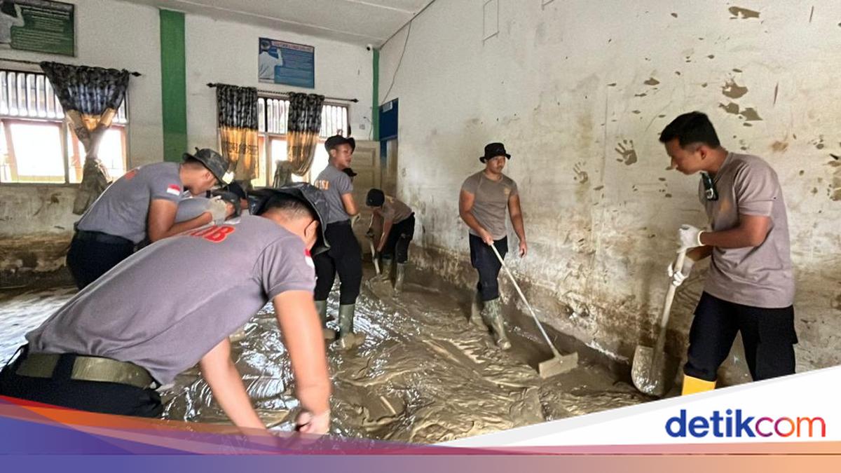 Satbrimob Polda Banten Bersihkan Sekolah dan Salurkan Al-Qur'an di Aceh