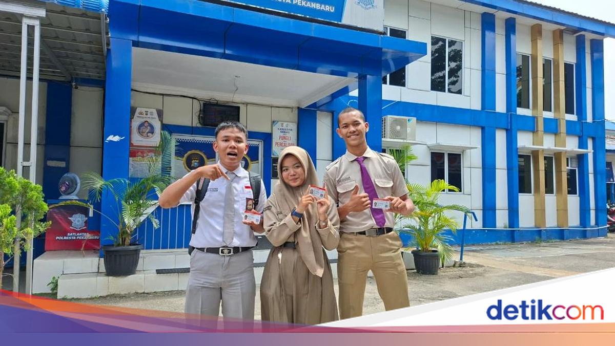 Terima Challenge Tanam Pohon dari Kapolda, Siswa SMA Riau Dapat SIM Gratis