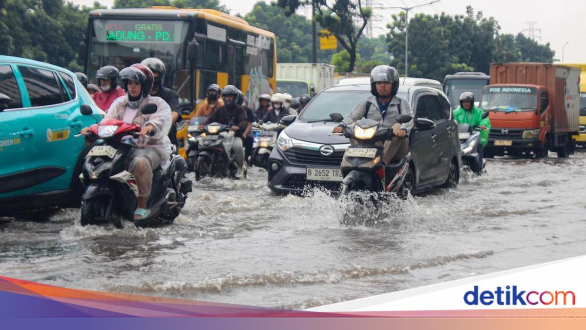 Banjir Melanda Jakarta, Hujan Tak Juga Mereda