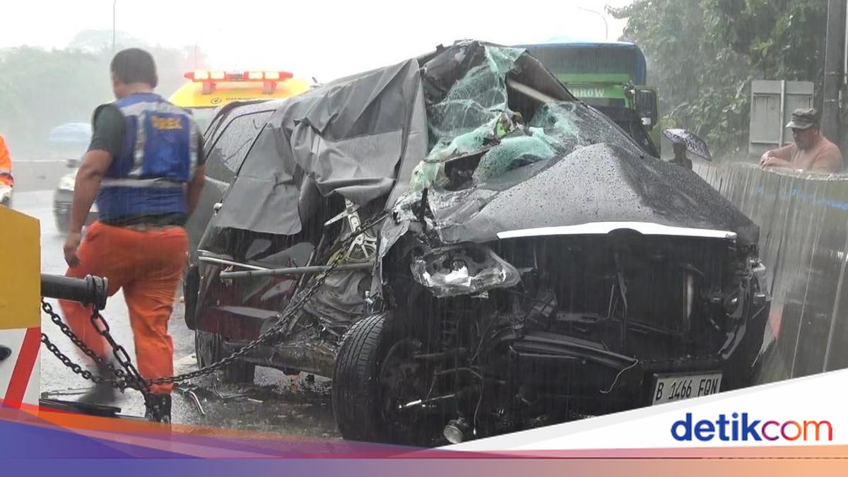 Pejabat Pemkab Bekasi Tewas Usai Kecelakaan dengan Truk di Tol Cipularang