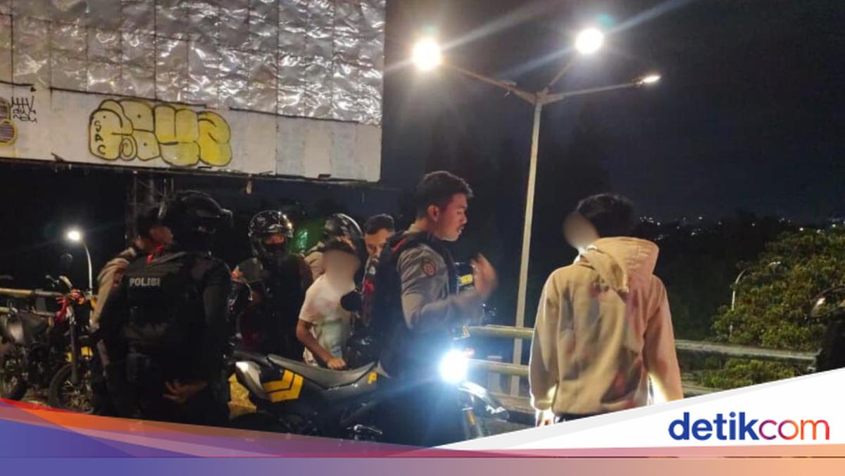 Brimob Polda Metro-Polres Jaktim Patroli di Kramat Jati untuk Cegah Tawuran