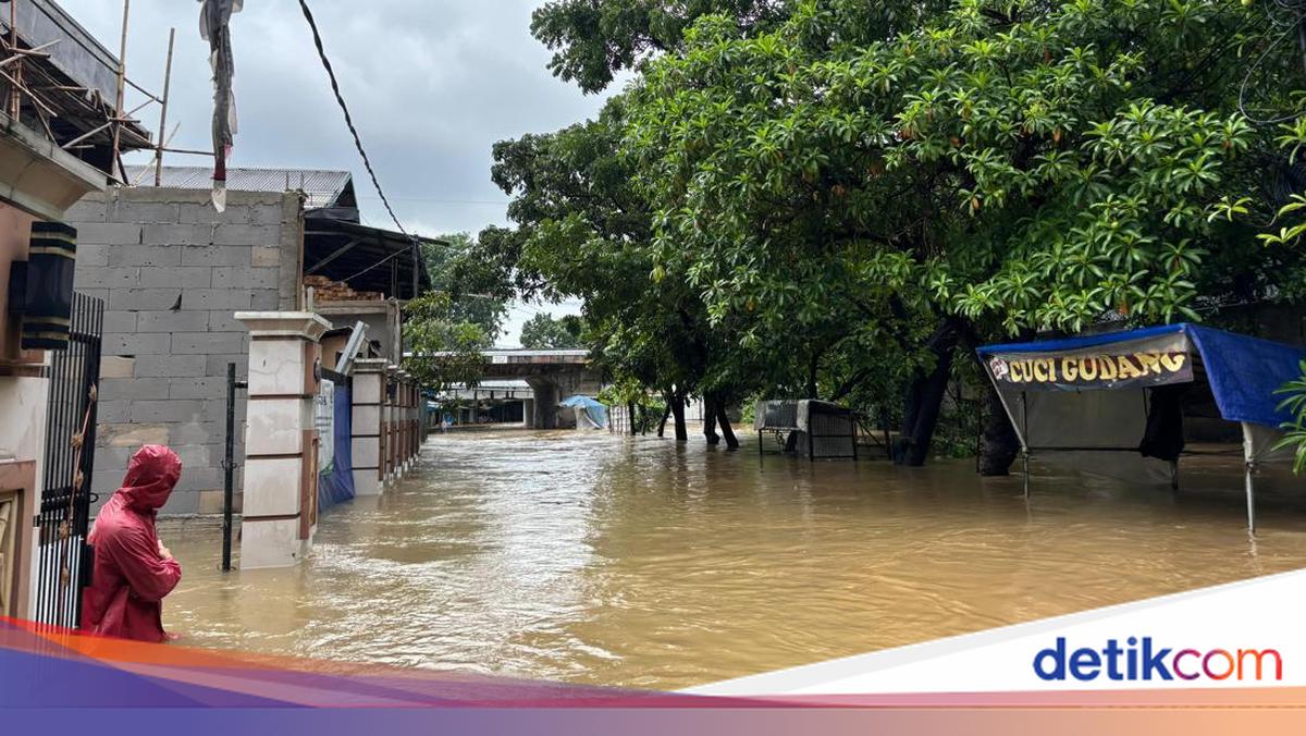 Banjir Bekasi Imbas Kali Cakung Meluap, Warga Kranji Dievakuasi