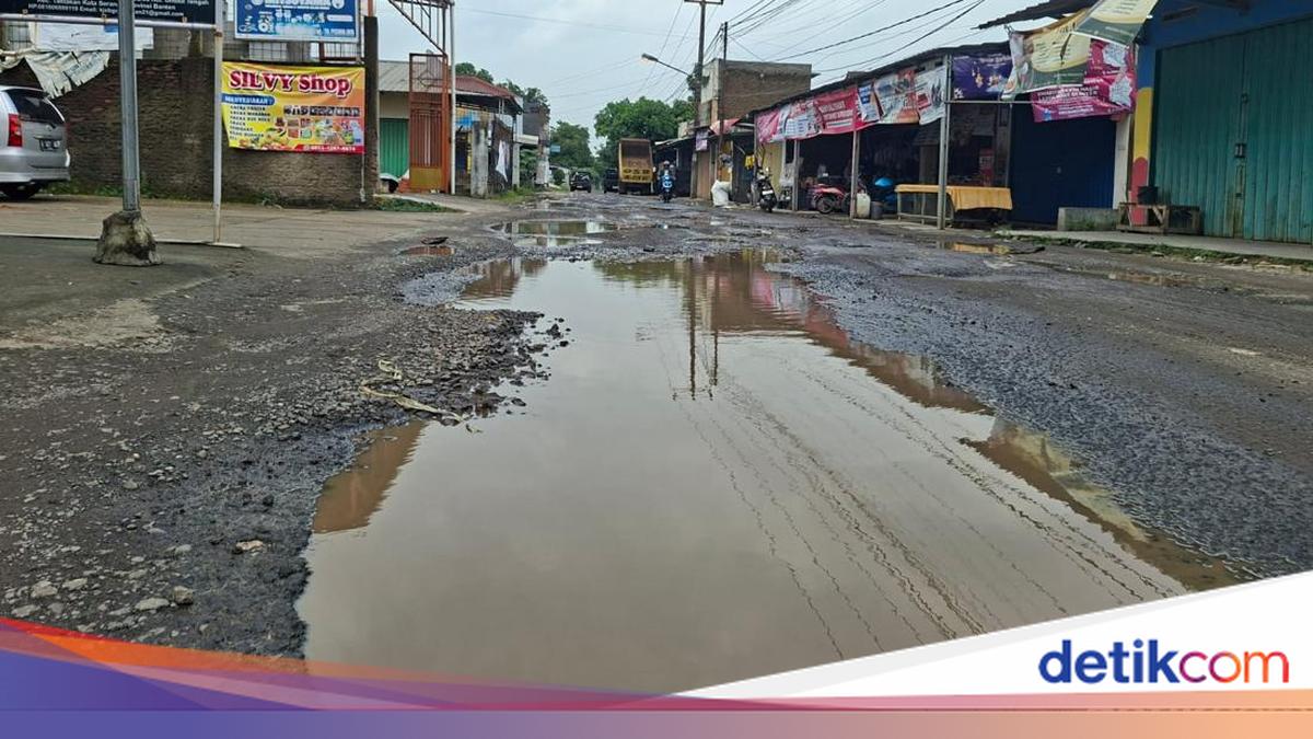 Warga Cerita Jalan Rusak di Serang Picu Kecelakaan: Kemarin Bumil Jatuh