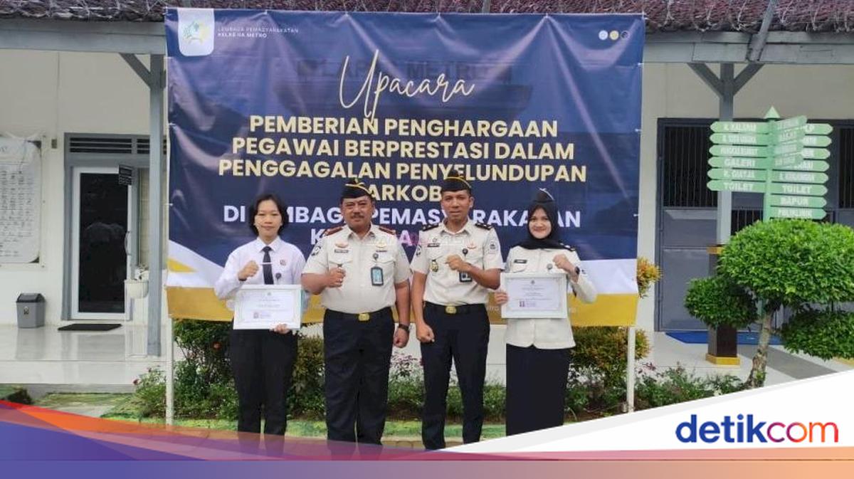 Lapas Metro Beri Penghargaan ke 2 Petugas Wanita Bongkar Penyelundupan Narkoba