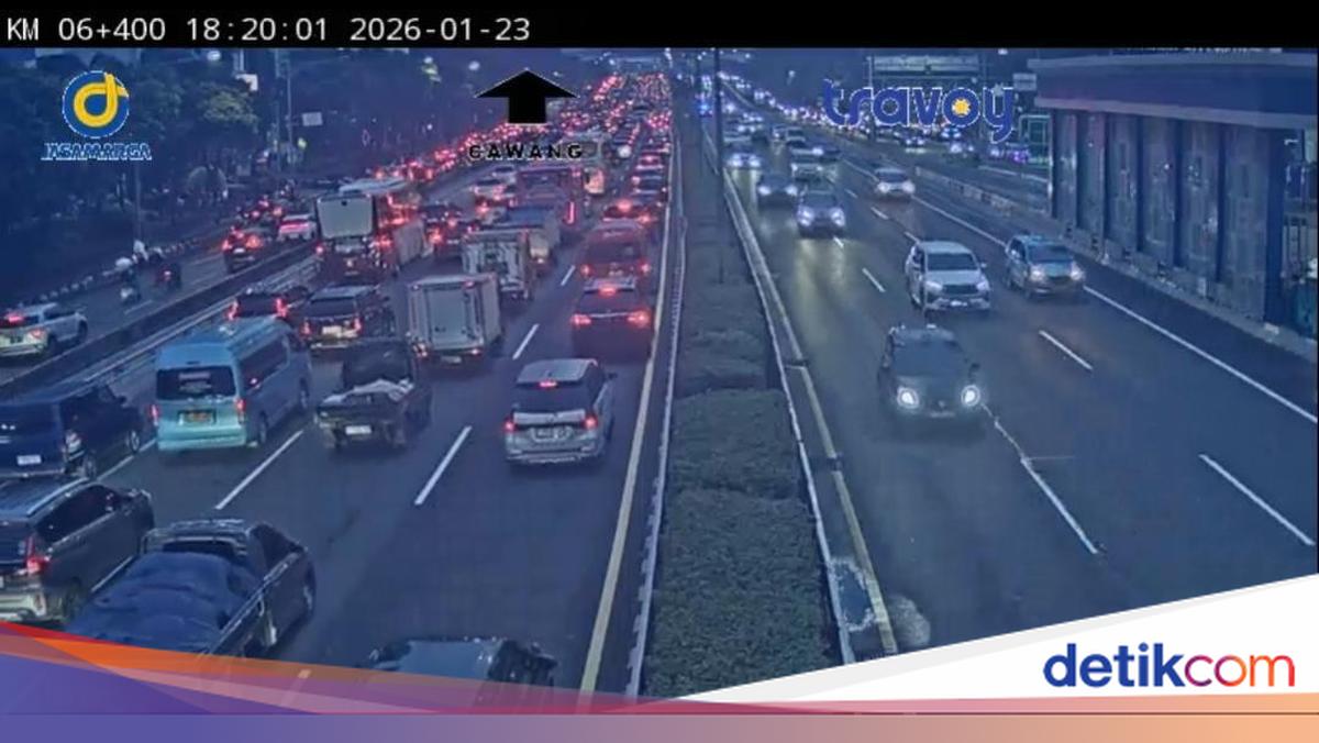 Jumat Sore, Lalu Lintas di Tol ke Luar Jakarta Padat di Mana-mana