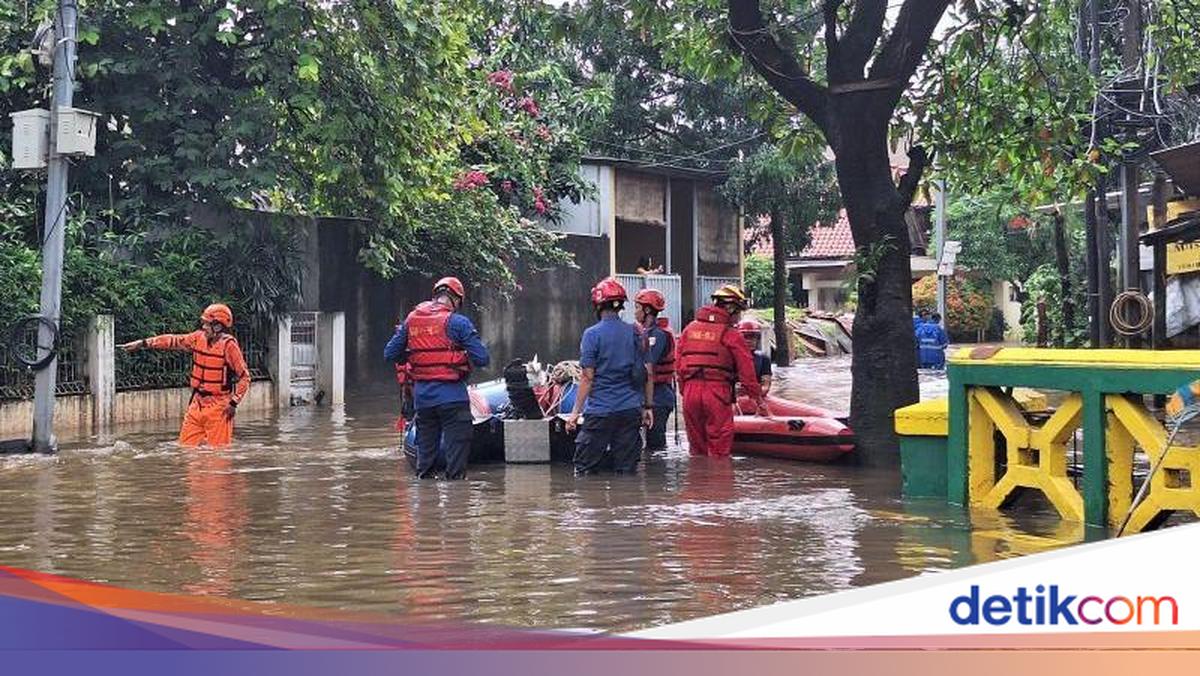 32 KK di Pondok Karya Mampang Jaksel Kebanjiran, Tinggi Air Capai 80 Cm