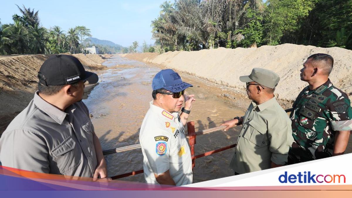Tinjau Lokasi Bencana, Tito Puji Normalisasi Sungai di Tapteng