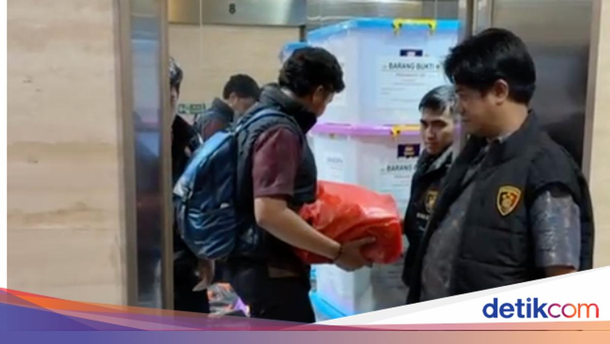 Potret Tumpukan Kontainer Isi Barang Bukti Disita Bareskrim dari DSI