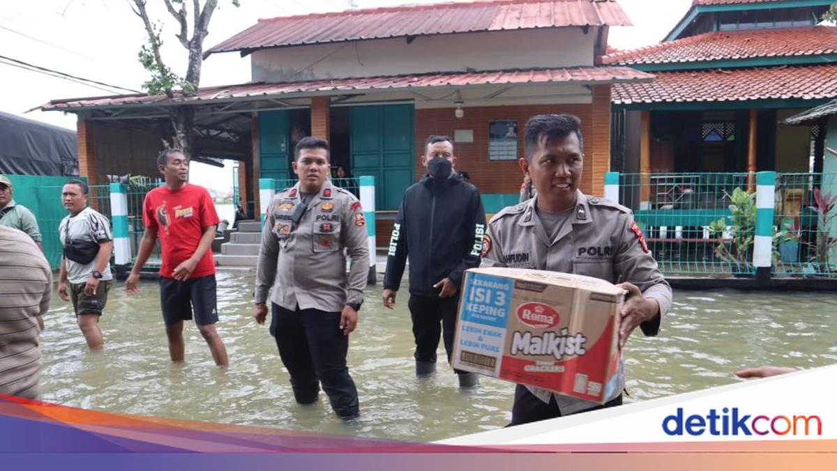 Kapolda Metro Jaya Salurkan Bantuan untuk Korban Banjir di Bekasi