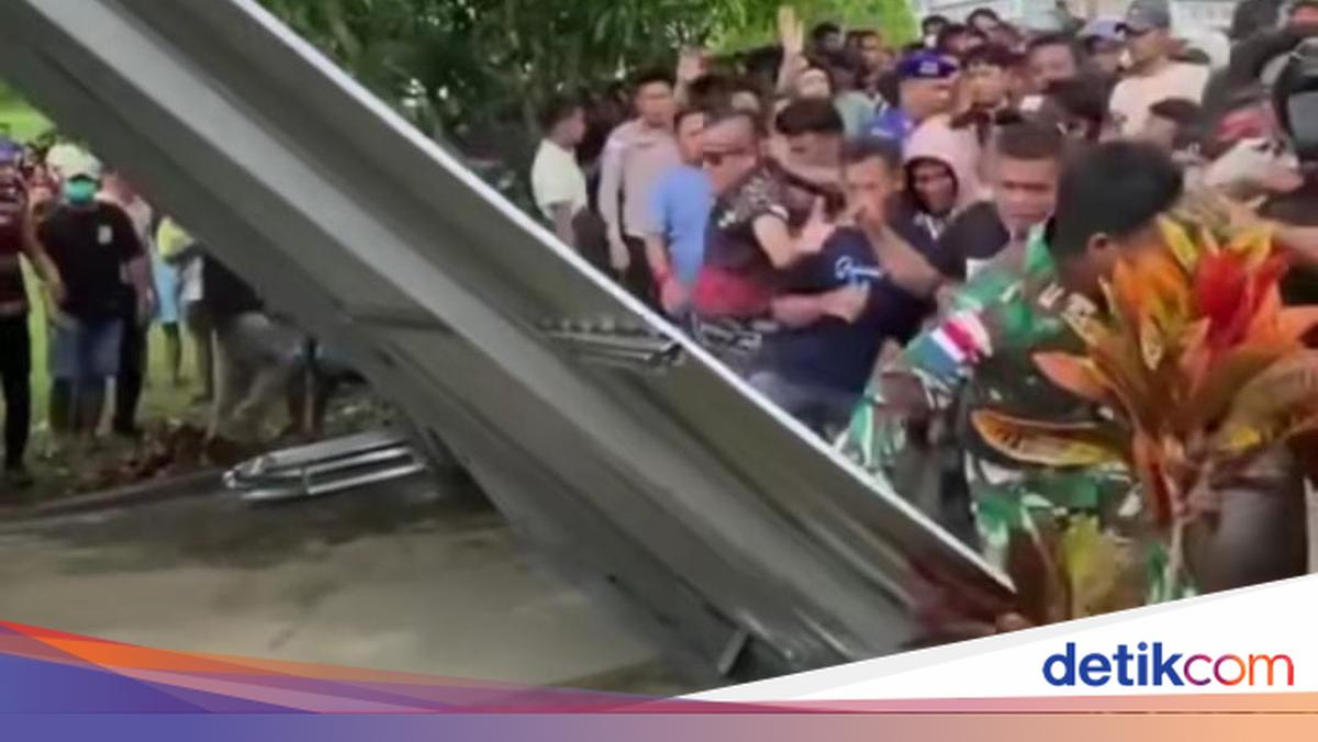 Kronologi 5 Oknum TNI AL Keroyok Guru di Talaud hingga Massa Geruduk Mako Lanal