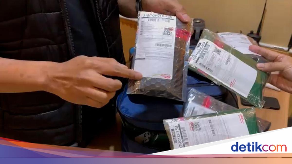 Polda Metro Bongkar Peredaran Narkoba Pakai Resi Palsu, Sita Sabu-Ganja 2,3 Kg