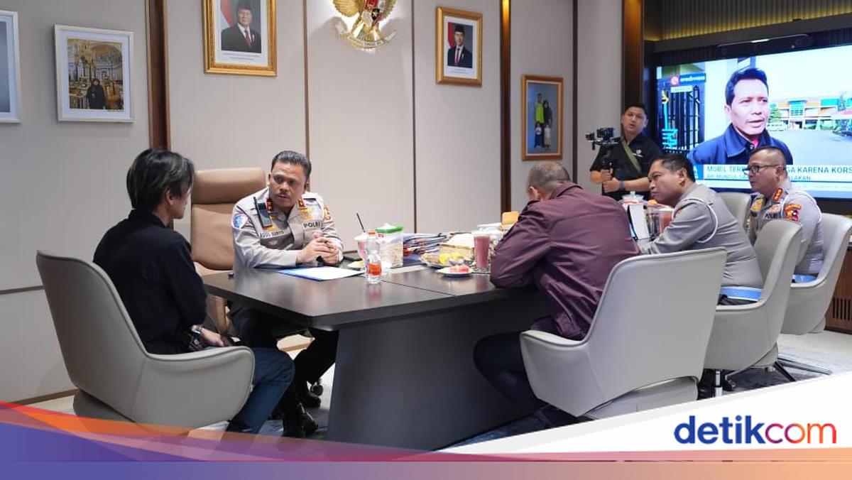 Bertemu Kakorlantas, Sopir Truk Cerita Aksi Viral Kawal Mobil 'Jalan Sendiri' di Tol