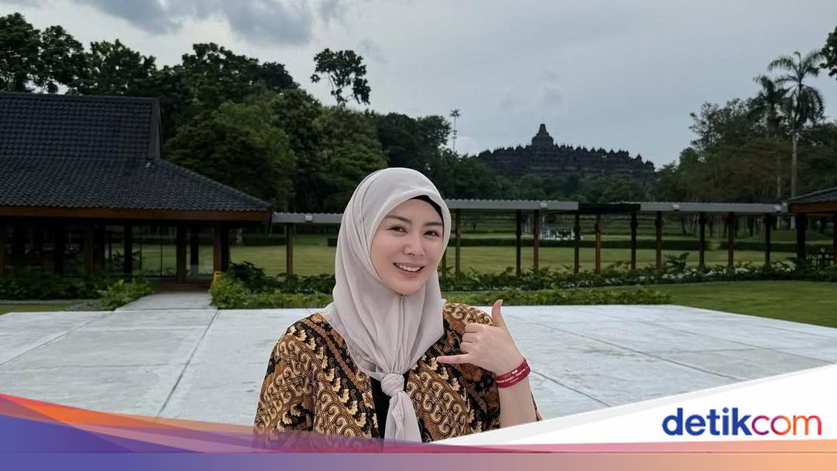 Foto Liburan Ayana Moon di Yogyakarta, Makin Cantik Memakai Batik