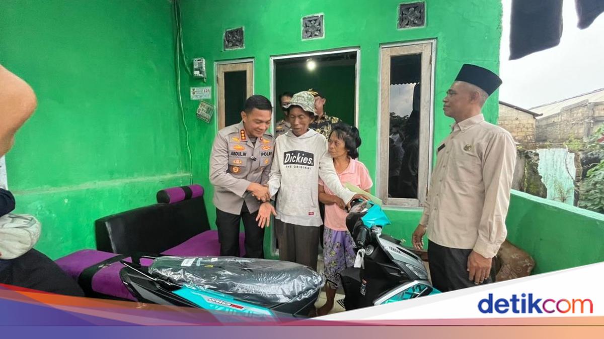 Kapolres Depok Beri Bantuan Motor dan Modal Usaha ke Penjual Es Kue Viral