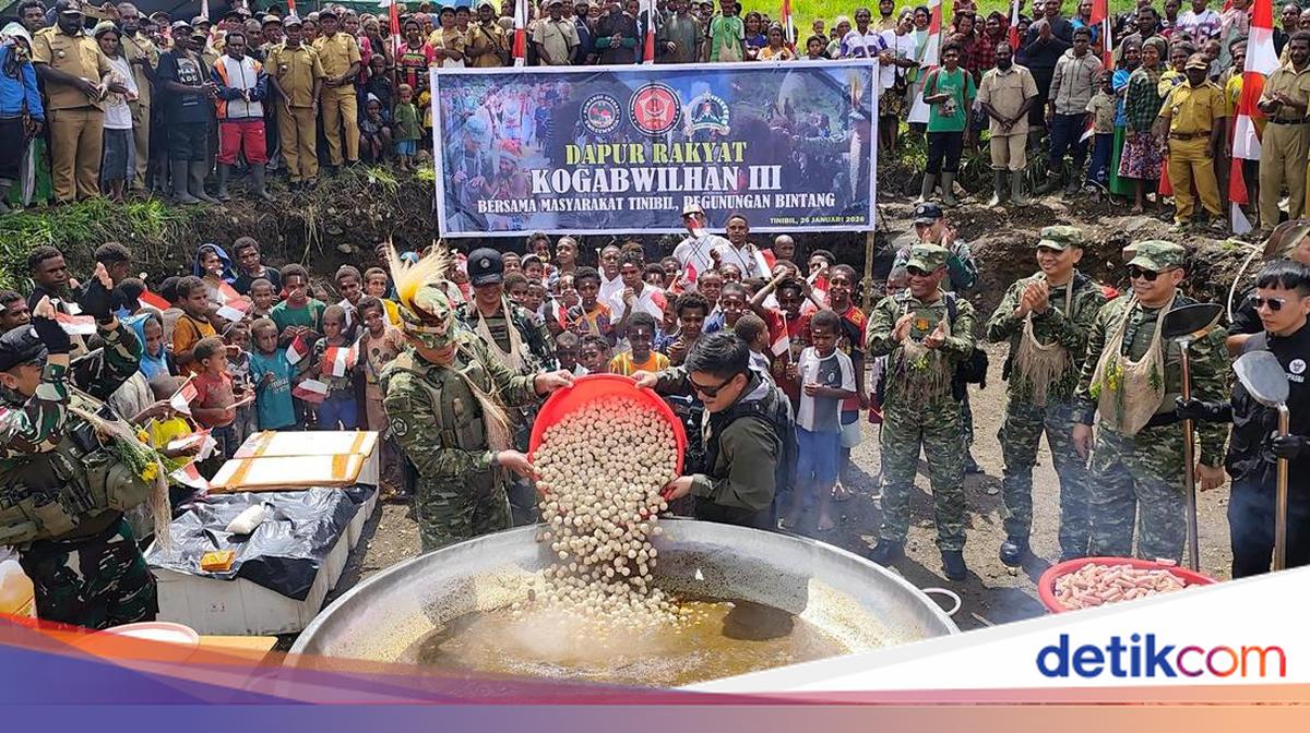 TNI Gelar Dapur Rakyat di Pegunungan Bintang