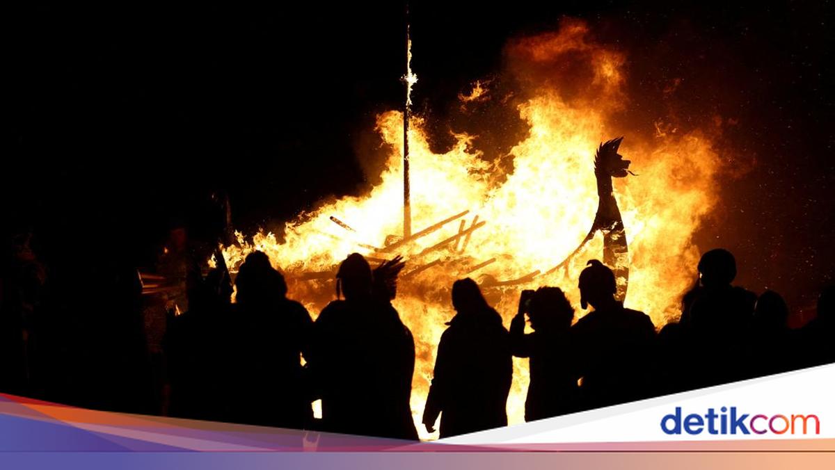 Festival Api Terbesar Eropa Terangi Langit Malam Lerwick