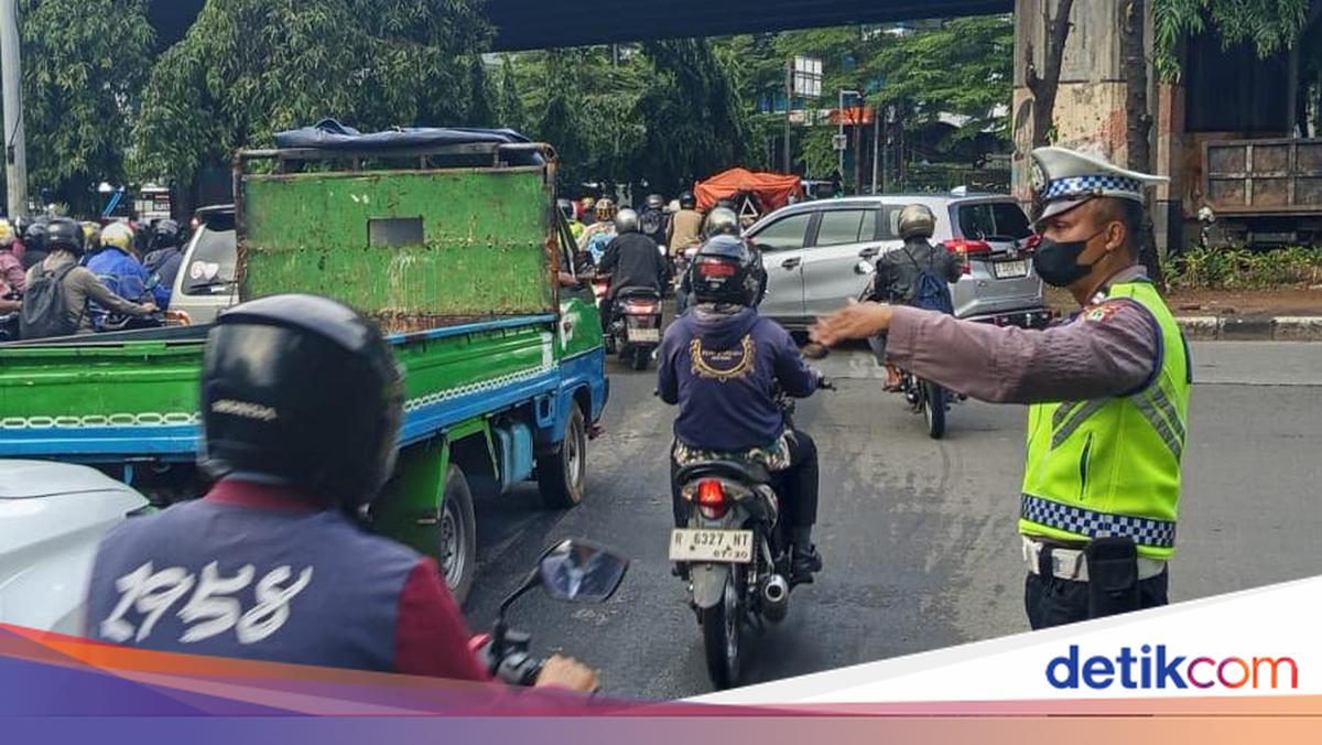 Lalin di Sekitar Cawang Macet, Ini Penyebabnya